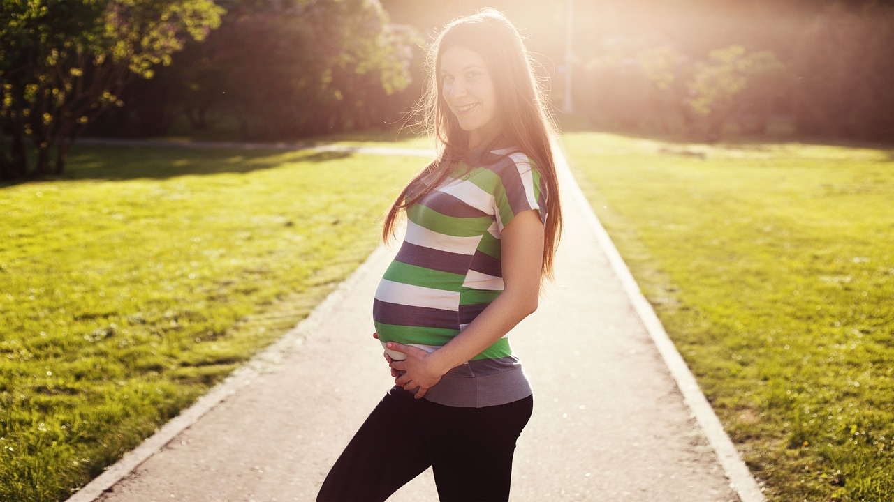 Intensywne ruchy dziecka w 39 tygodniu ciąży – czy to norma?