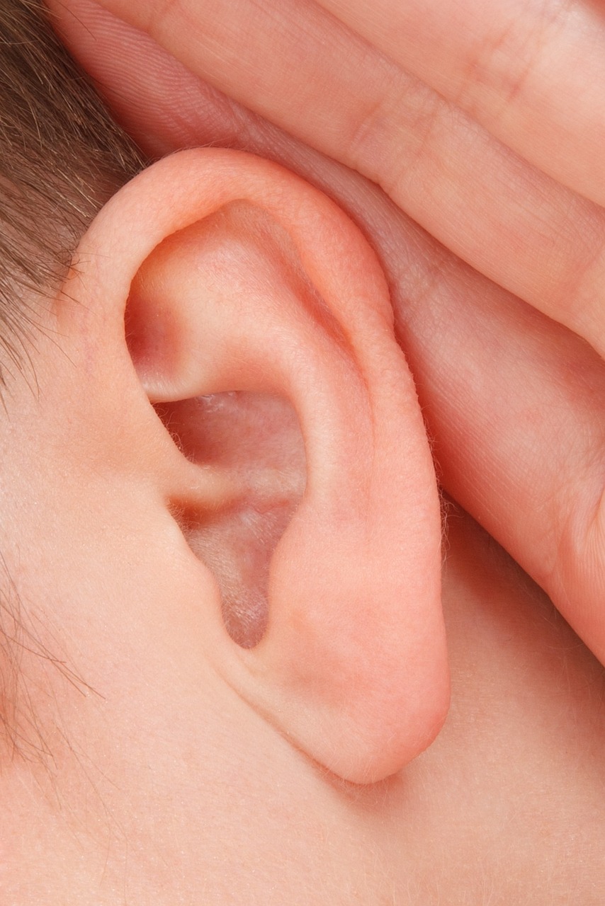 Jak pozbyć się szumów usznych – sposoby na uciążliwy problem